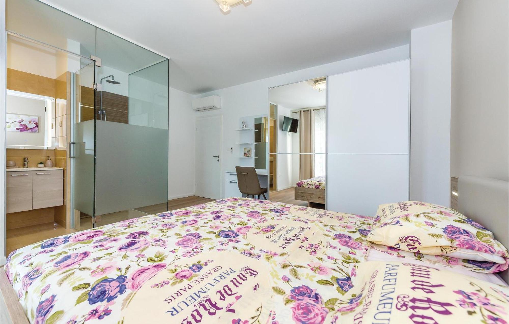 Beautiful Home In Sibenik With Kitchen Esterno foto