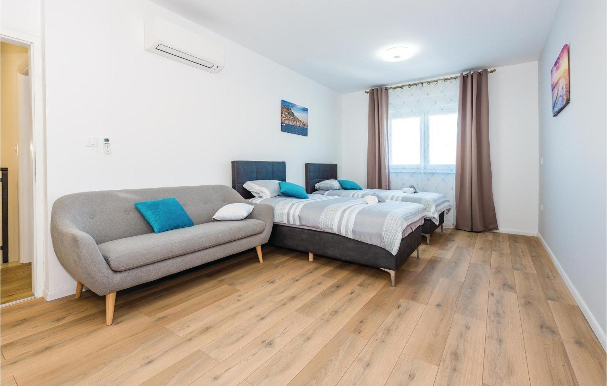 Beautiful Home In Sibenik With Kitchen Esterno foto