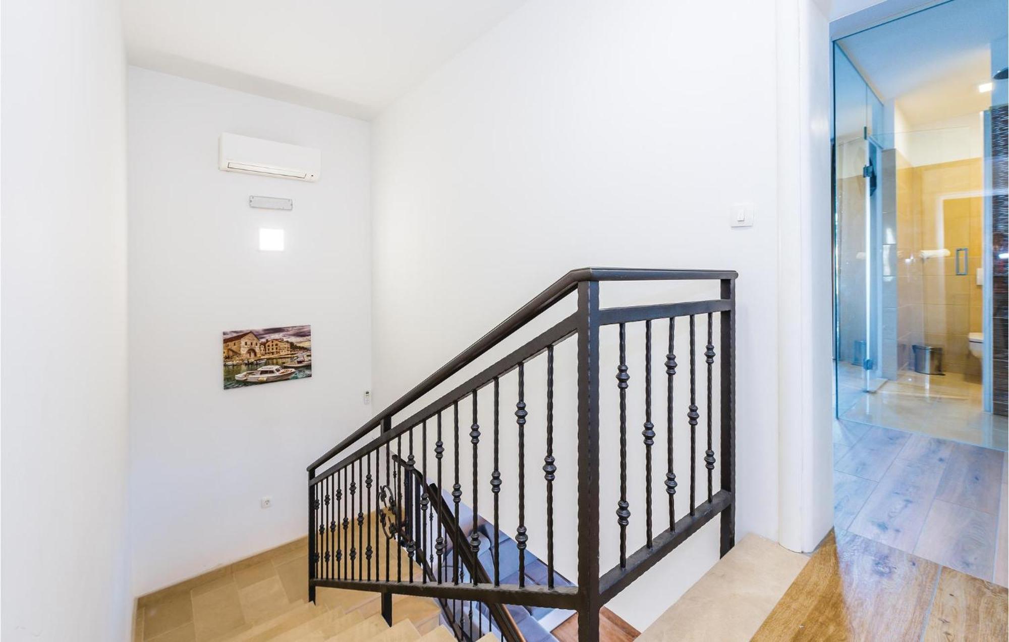 Beautiful Home In Sibenik With Kitchen Esterno foto