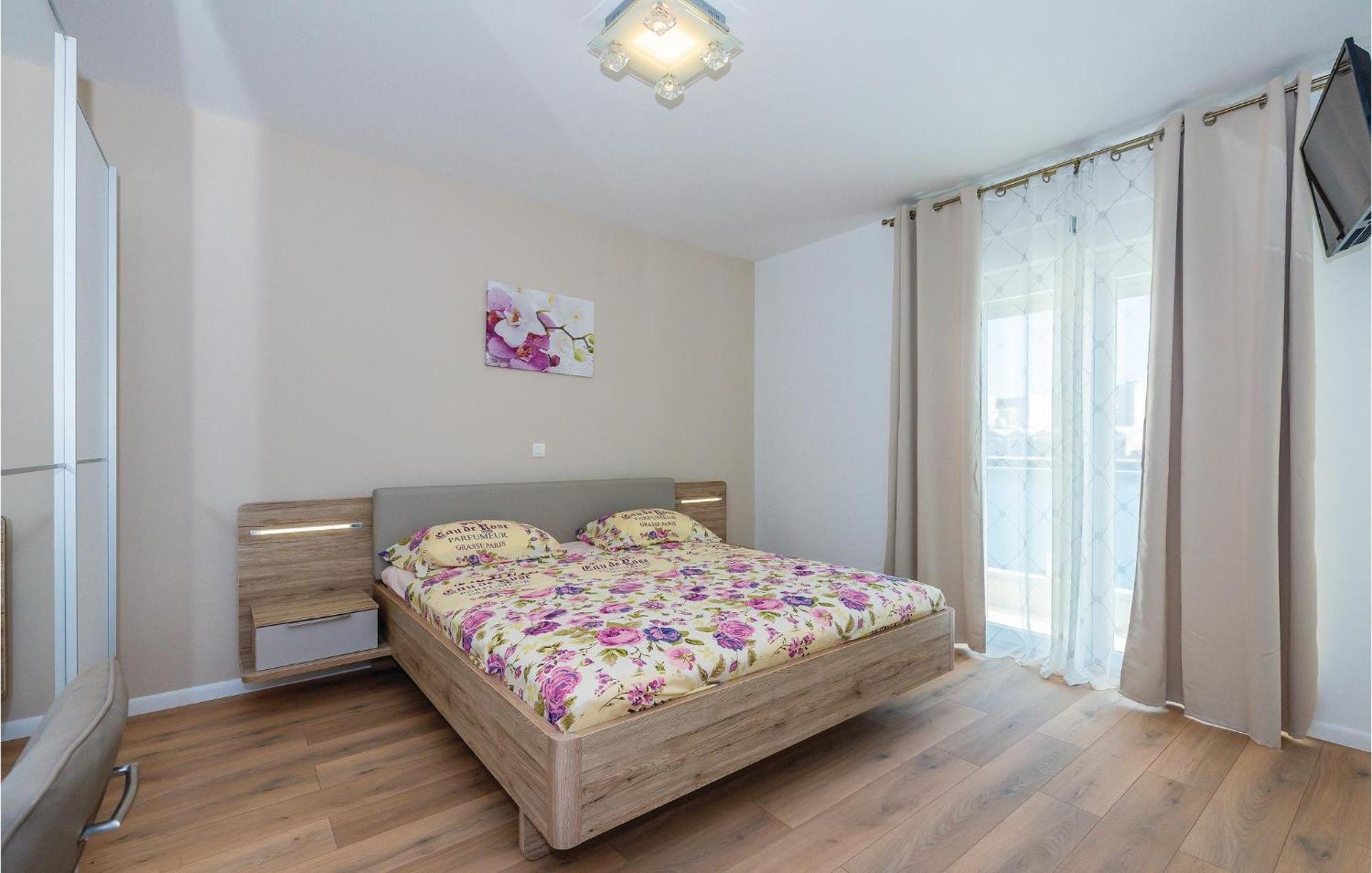 Beautiful Home In Sibenik With Kitchen Esterno foto