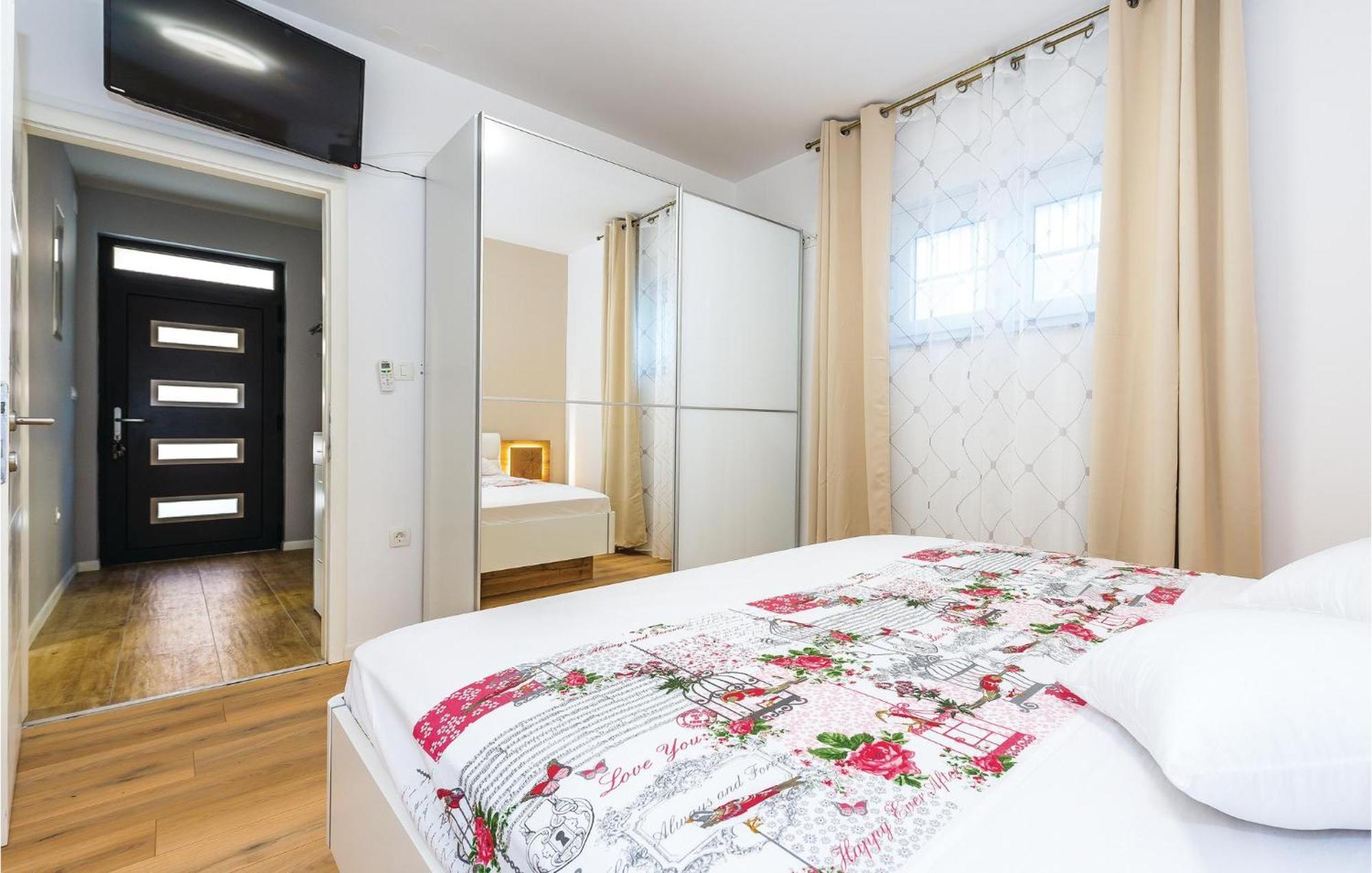 Beautiful Home In Sibenik With Kitchen Esterno foto